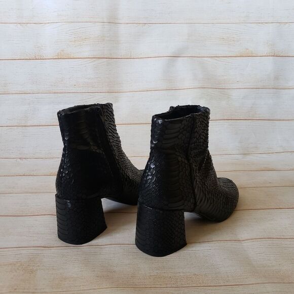 Steve Madden Crocodile Look Black Ankle Boots Booties Block Heel Women's Size 8M - Picture 6 of 15